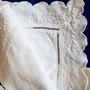 NWOT Tahari Home Tablecloth, throw blanket 100% cotton embroidery, openwork lace